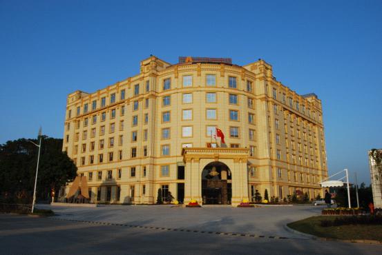 德庆阿尔戈斯度假酒店位于"广东最美丽的地方"——肇庆市德庆县,毗邻